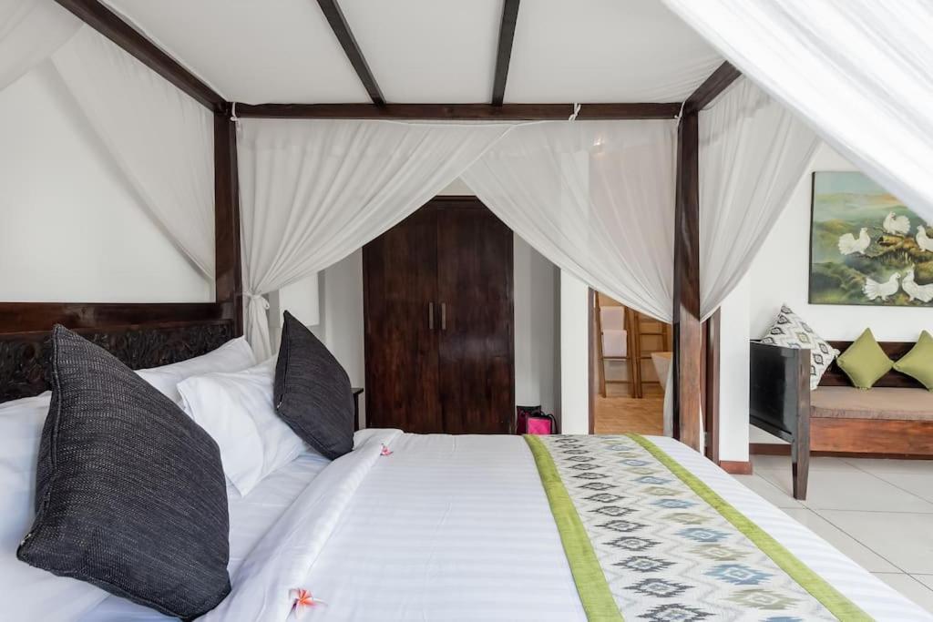 Villa Annecy Seminyak  Luaran gambar